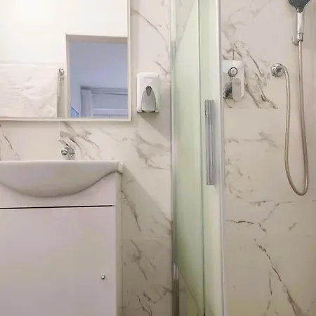 Om House Venezia 3*